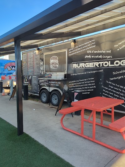 Burgertology food truck in Waco