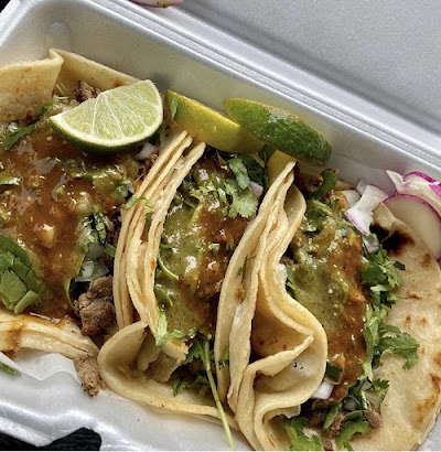 Dos Hermanos Tacos food truck in Philadelphia