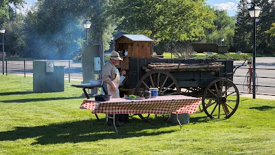 2 Mules Chuckwagon food truck in Cody