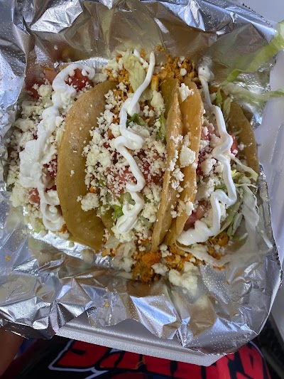 Justin’s Tacos food truck in Davenport