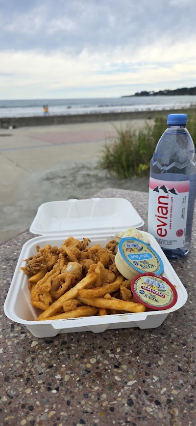 Easton's Beach Concessions food truck in Newport