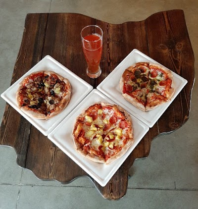 Nelly Belly Woodfired Pizza and Piadina Food Trucks| Catering Cleveland food truck