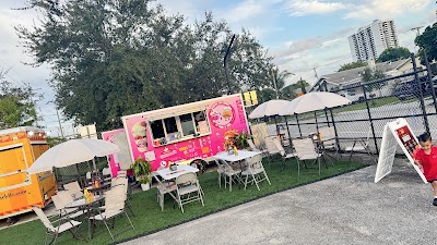 Fresas con Crema Food & Grill food truck in West Palm Beach