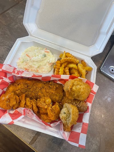 Makin Plates Diner food truck in Macon