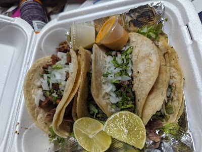 Mis antojitos yami yummy food truck in Manhattan