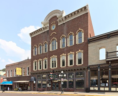 The Midnight Star and Lil's food truck in Deadwood