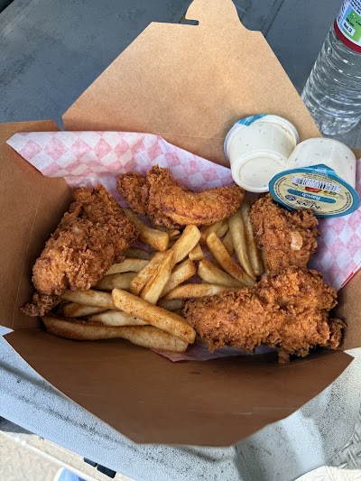 Delicious Dishez food truck in Sacramento