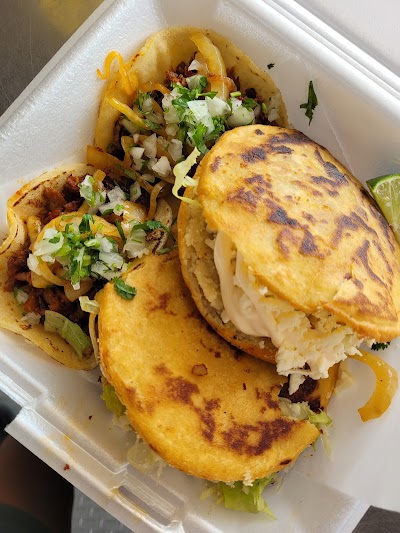 Tacos El Mosco food truck in Baton Rouge