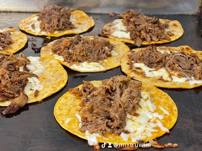 mexican food Mixtruwiin food truck in Manhattan