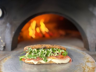 Il Saltimbocca Food Truck by Via Tevere Pizzeria food truck in Vancouver