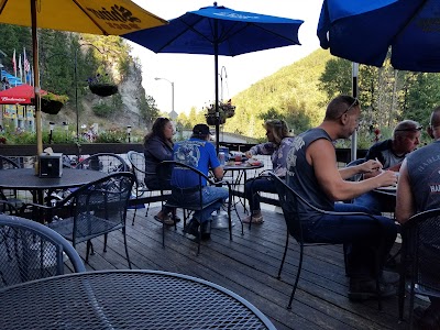 Lewie's Burgers & Brews food truck in Deadwood
