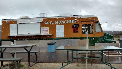 Mel's Munchies food truck