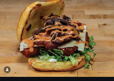 Flo's Eats food truck in Minneapolis