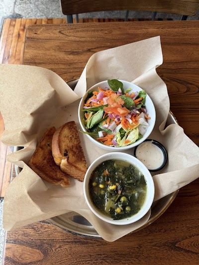 HÜCK Food and Spirits food truck