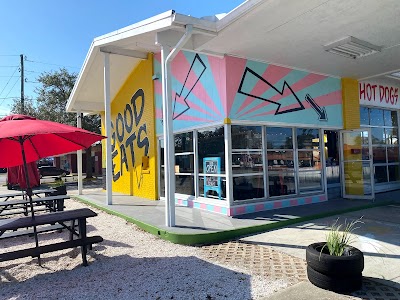V9 EATS food truck in St. Petersburg