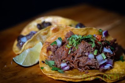 Es Taco N Madres food truck in Rapid City