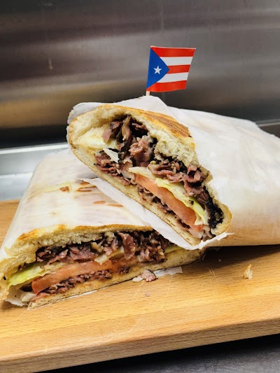 Los 3 Reyes Magos Sandwiches food truck in Worcester