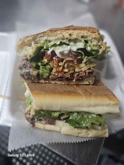 El monstruo de los sanwhiches food truck in Allentown