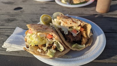 Tacos 3 Hermanos food truck