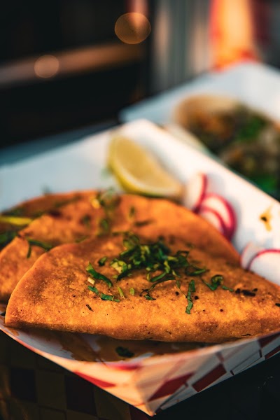 Luna Azteca food truck in Virginia Beach