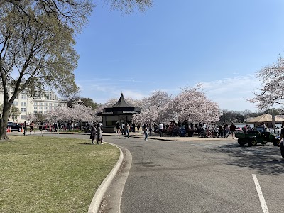 Tidal Basin Food Kiosk food truck in Washington
