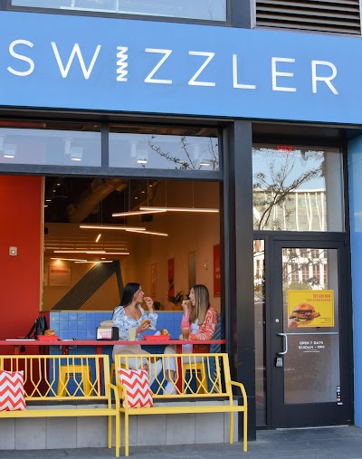 Swizzler Crispy Chicken + Smash Burgers food truck in Washington