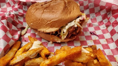 Buckys hot chicken food truck in Bakersfield