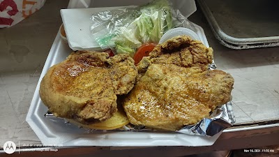 LUDAWAYS WINGS AND THINGS food truck in Brunswick