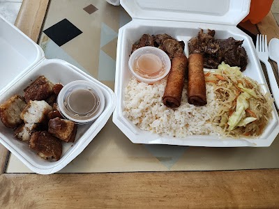 It's Sa Wrap food truck in Fayetteville