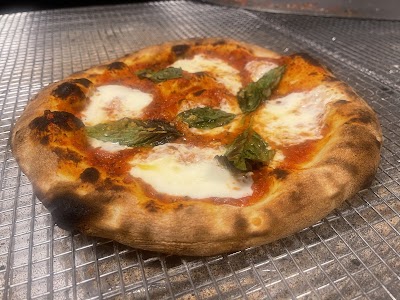 ILLYS Fire Pizza food truck in Dayton