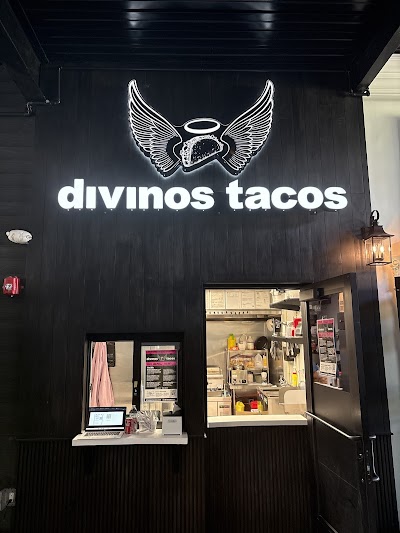 Divinos Tacos food truck in St. Petersburg
