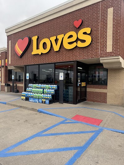 Love's Travel Stop food truck in Davenport