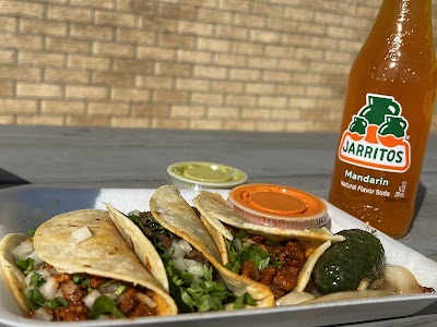Tacos El Compadre food truck in Wichita