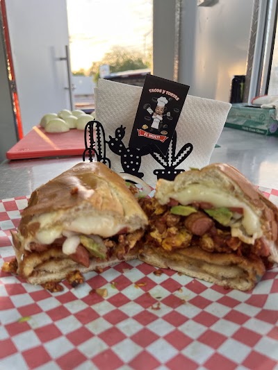 El Multi Tacos y Tortas food truck in Mesa