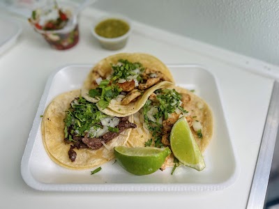 SalsaBor Rolling Kitchen food truck in Fort Myers