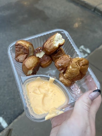 J Dogz food truck in Green Bay