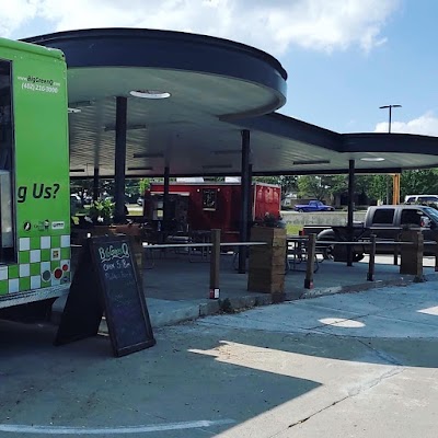 T&T: Trucks and Taps, Patio food truck